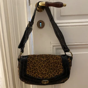 Väska - Unik leopard mönstrad väska💕