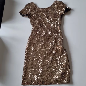 Klänning  - Aldrig använd. Storlek xs