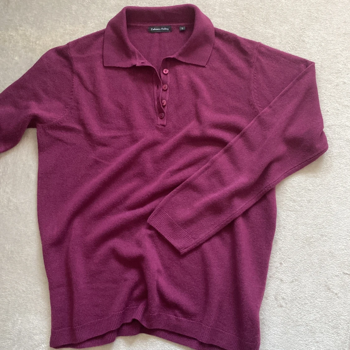 Stickad tröja med krage