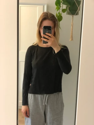 Tröja  - Aldrig använd 