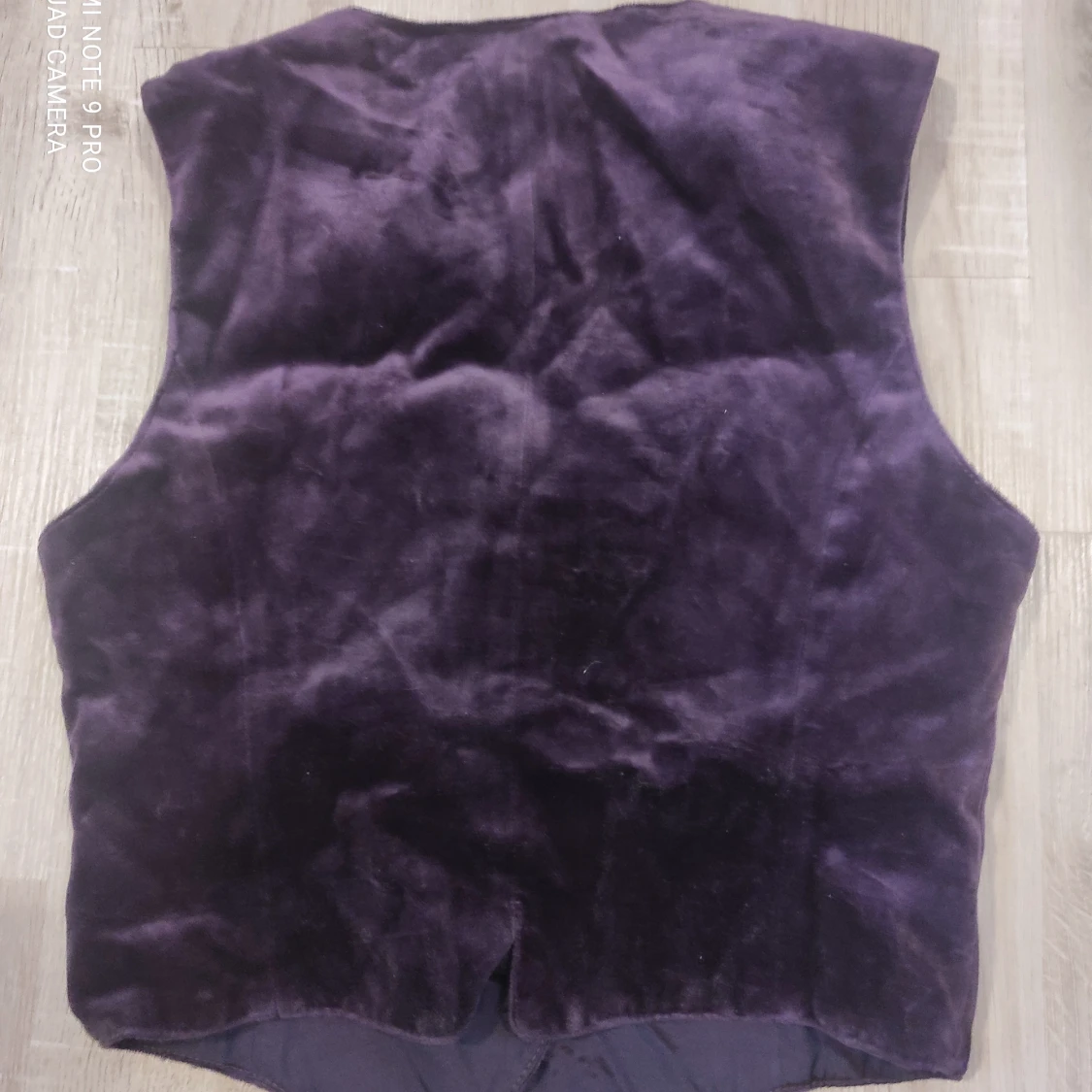 Lila sammet väst - 90