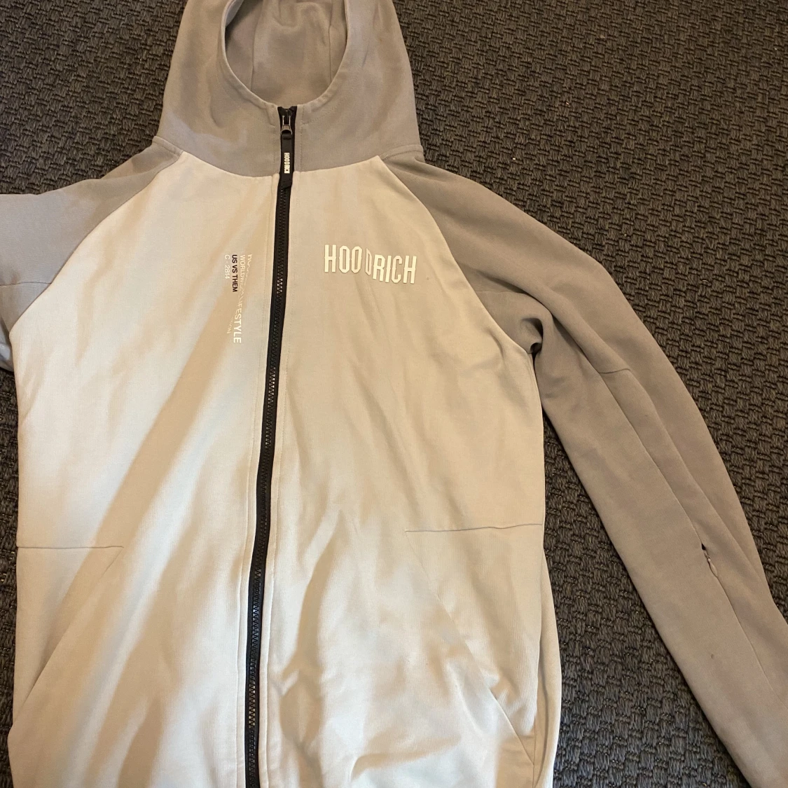 Hoodrich limited edition kräm vit 