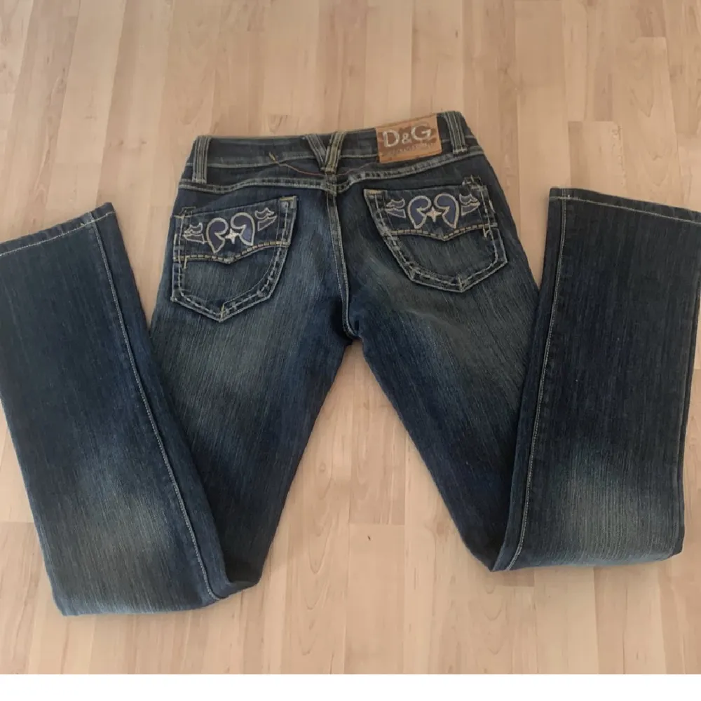 Ett par jeans som it kommer till använding längre!💕jag är 165 cm lång.. Jeans & Byxor.