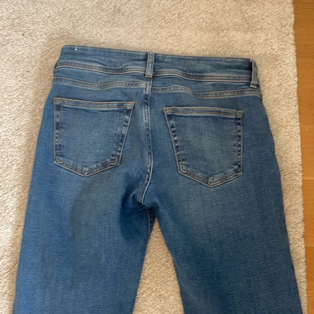 Jättefina jeans som passar till allt!🤩Kan mötas upp i centrala Stockholm . Jeans & Byxor.
