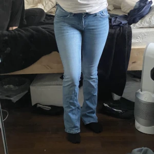 Low Rise jeans  - Jättefina jeans i low rise som är i väldigt bra skick. De är från  Bershka i storlek 36 och har ej tecken på användning. De säljs för att de är lite för tajta. 