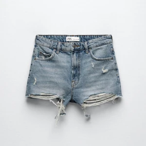 Shorts från zara  - Nyskick, knappast använda. Säljer då dom ej kommer till användning. (Stora i storleken) passar Xs-S.