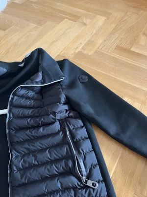 Monclear jacka - Säljs pga att den blivit liten, felfri, S-M. Först till kvarn.