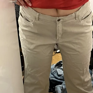 Baggy jeans - Säljer mina baggy beiga jeans ❣️