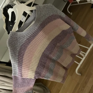 Supersöt tröja - Säljer denna mycket fina tröja! Perfekt nu till våren