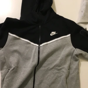 Nike tech fleece - Har bara andvänds 2 gånger väldigt bra skick