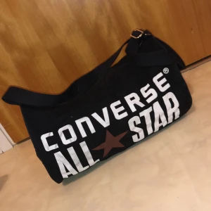 Converse Duffle  - Snygg unik väska I nyskick Typ mjukt jeans tyg
