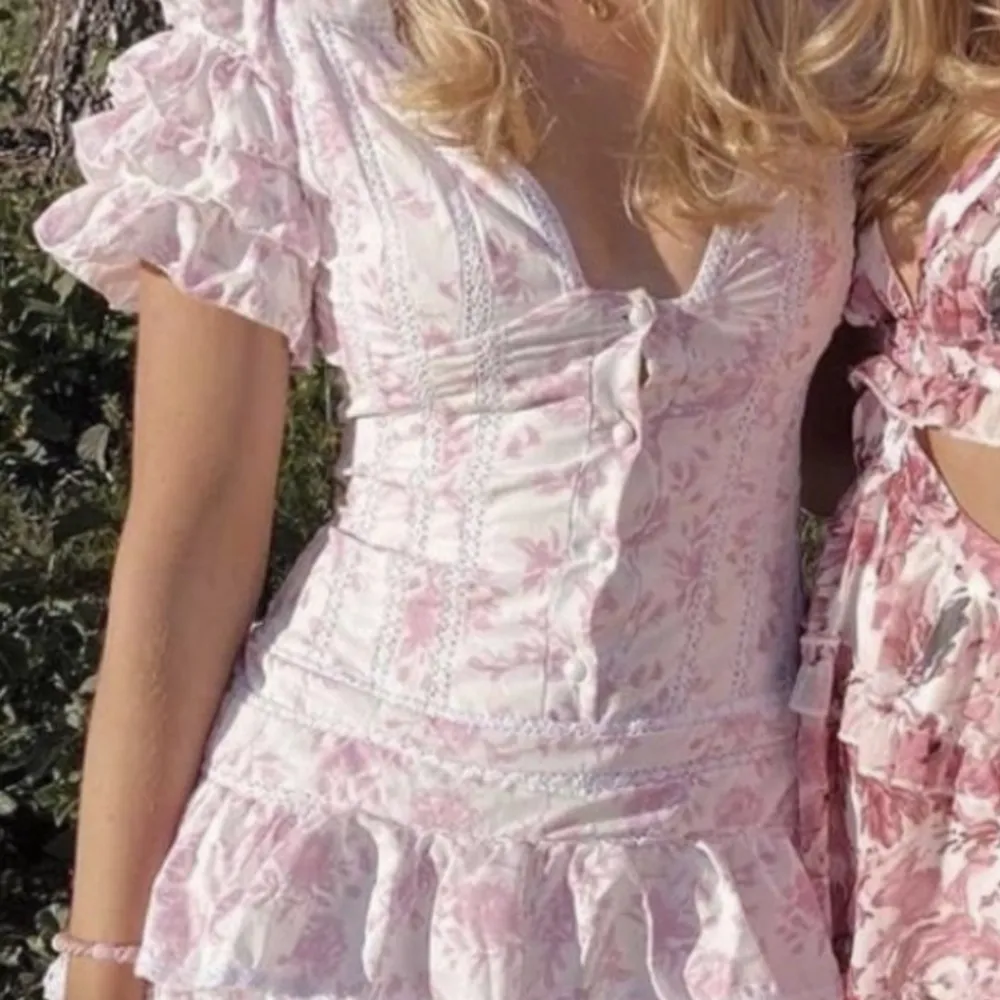 Ønsker å kjøpe denne kjolen fra zara i størrelse S💗💗 gjerne send meg en melding om du selger den🫵😍🙏🏼. Klänningar.
