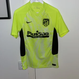 Atletico madrid fotbollströja  - Atletico Madrids tredje ställ i storlek S från säsongen 20/21