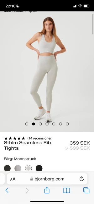 Träningsset Björn Borg - Tights med tillhörande bh, alla lappar kvar. Liten sminkfläck på bh, går förmodligen bort i tvätt. Storlek S/M