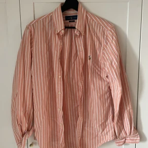 Skjorta Ralph lauren  - Randig skjorta från Ralph lauren i modellen slim fit 