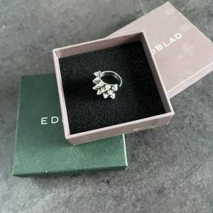 Supercool ring från Edblad med nitar som inte längre kommer till användning💘 jättetrendig