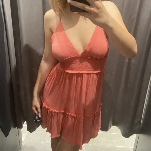 Sommarklänning - Strl S och endast använd 1 gång