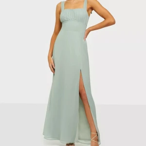 Maxiklänning från Nelly - Väldigt fin maxiklänning från Nelly. Nypris 800kr. Använd en gång. 