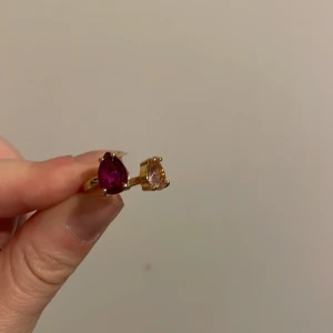 Ny ring - Köpte på glitter för 199kr, säljes billigt 
