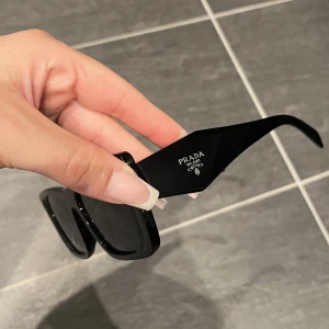 Prada solglasögon  - Solglasögon från Prada, AA kopior. Cateye modell 