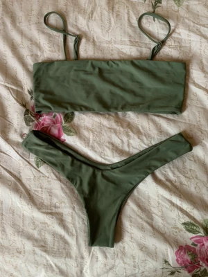 Bikini zaful  - Olivgrön bikini från zaful som inte kommer till användning.OBS att underdelen är väldigt låg på mig som vanligtvis bär S-M. Nypris 18,90€. 