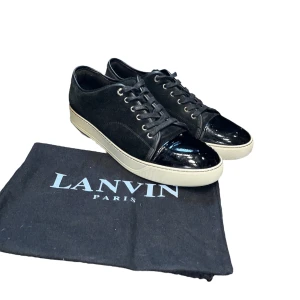 Lanvin cap Toe sneakers  - Lanvin cap Toe sneakers  Storlek: 44 Cond: 8/10 Pris: 2350:-  Dustbag tillkommer  Skriv pm för mer information