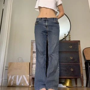 Lågmidjade jeans! - Midjemått 42cm, innerbenslängd 76cm🫶