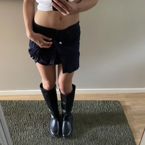 Långa stövlar  - Långa fräscha stövlar från märket vox shoes storlek 38. 