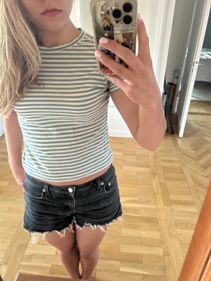 Randig T-shirt  - Randig T-shirt🩵