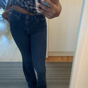 Bootcut jeans - Bootcut jeans i storlek 36/38. Superfina lite mer vintage jeans utan bakfickor.  Kan mötas upp i Uppsala och pris kan alltid diskuteras💕