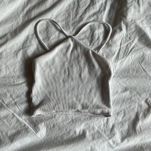 Vit linne  - Detta linnet är väldigt töjbart även fast de ser så litet ut.