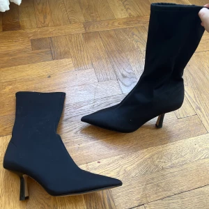 Klackar - Storlek: 40. möts i stockholm eller fraktar, klicka gärna köp-nu. 🖤