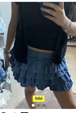 Jeans kjol - Säljer/Intressekoll på denna jättefina kjol! Den är i perfekt skick utan defekter och passar storlek S/M!!!! Skriv om du har frågor!❤️❤️