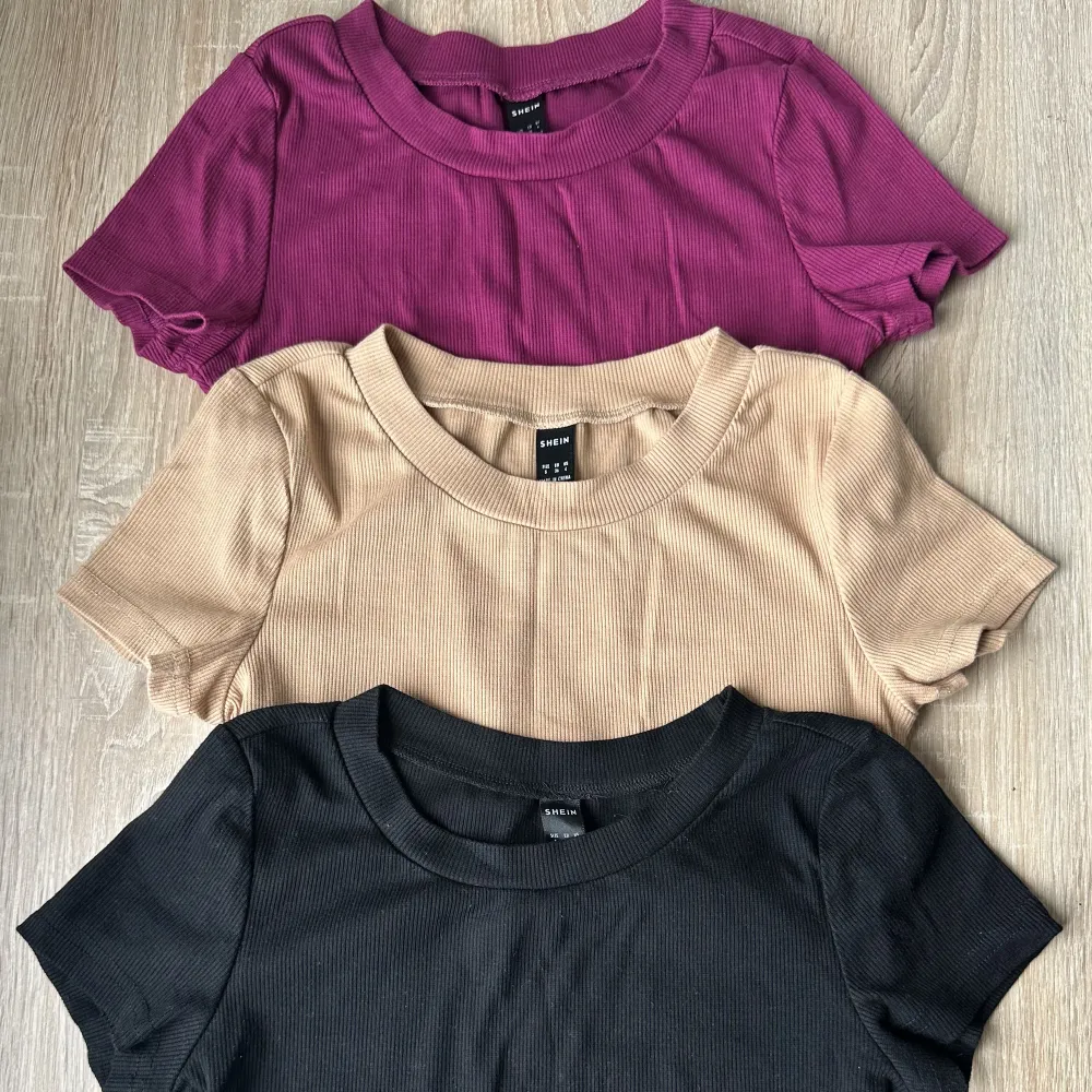 Selling 3 crop tops together, from shein in size S.. Toppar.