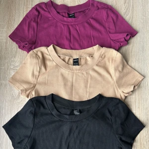 3 crop tops - Selling 3 crop tops together, from shein in size S.