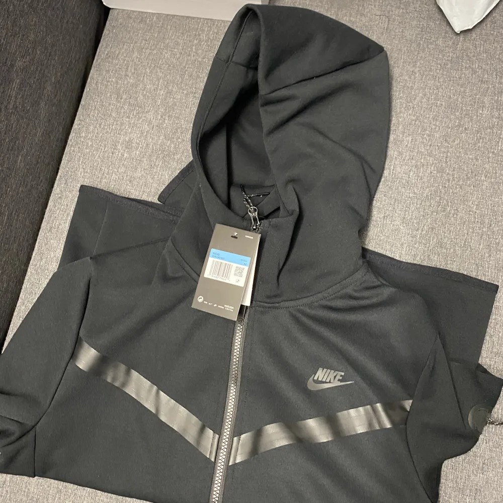 It brand new and never used . Hoodies.