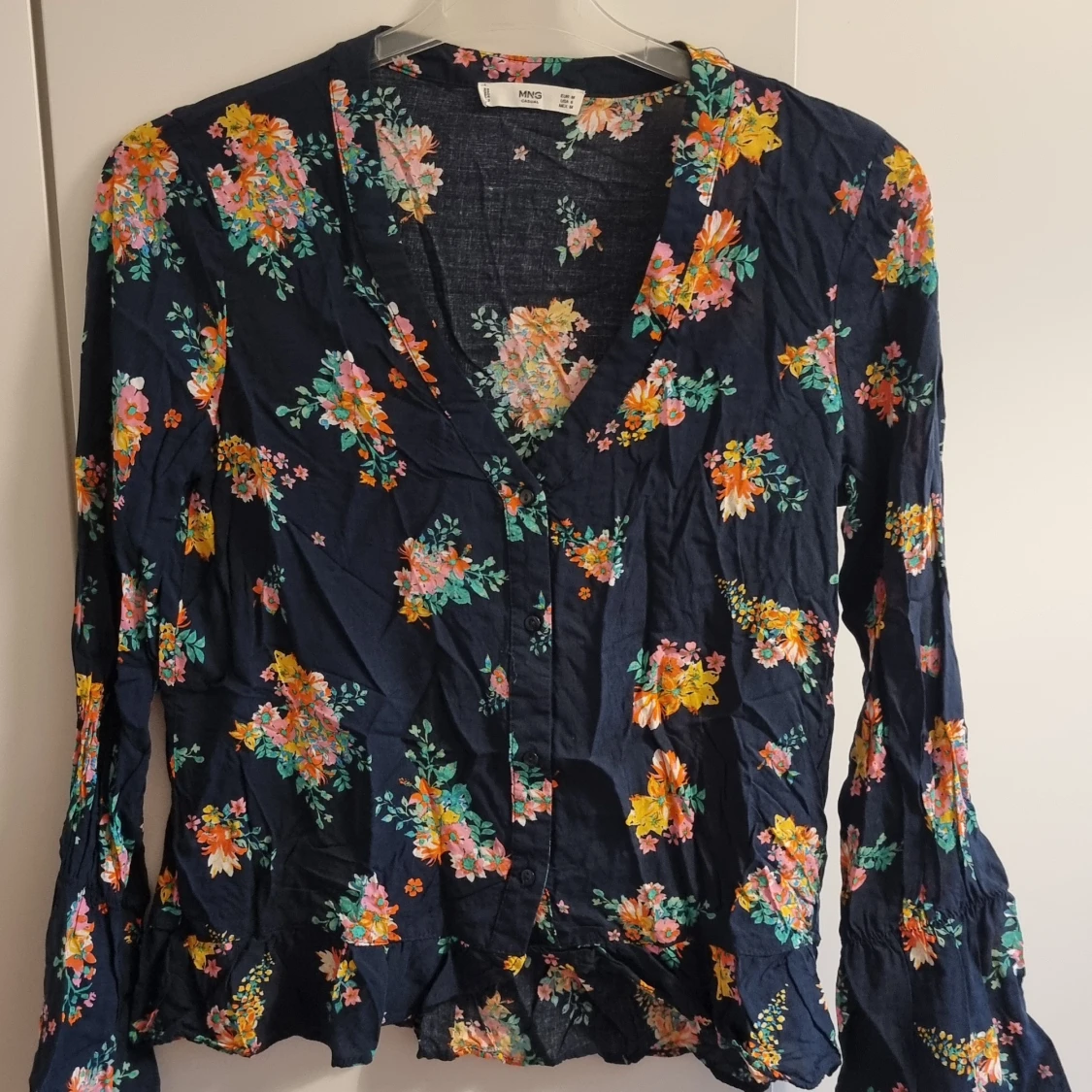 Blommig blus från Mango