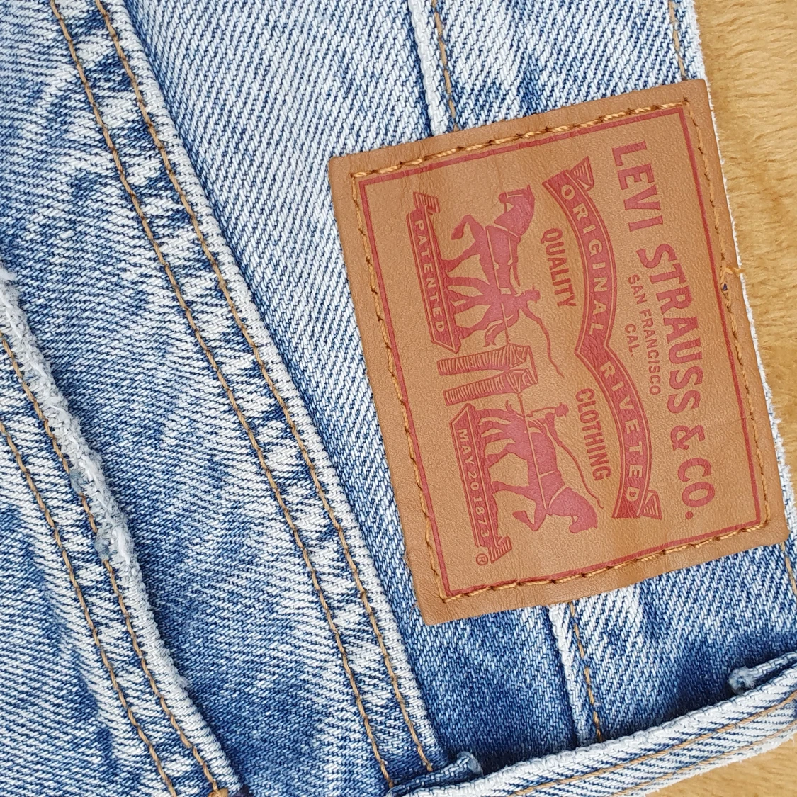 nya Levis byxör för 220kr - 90