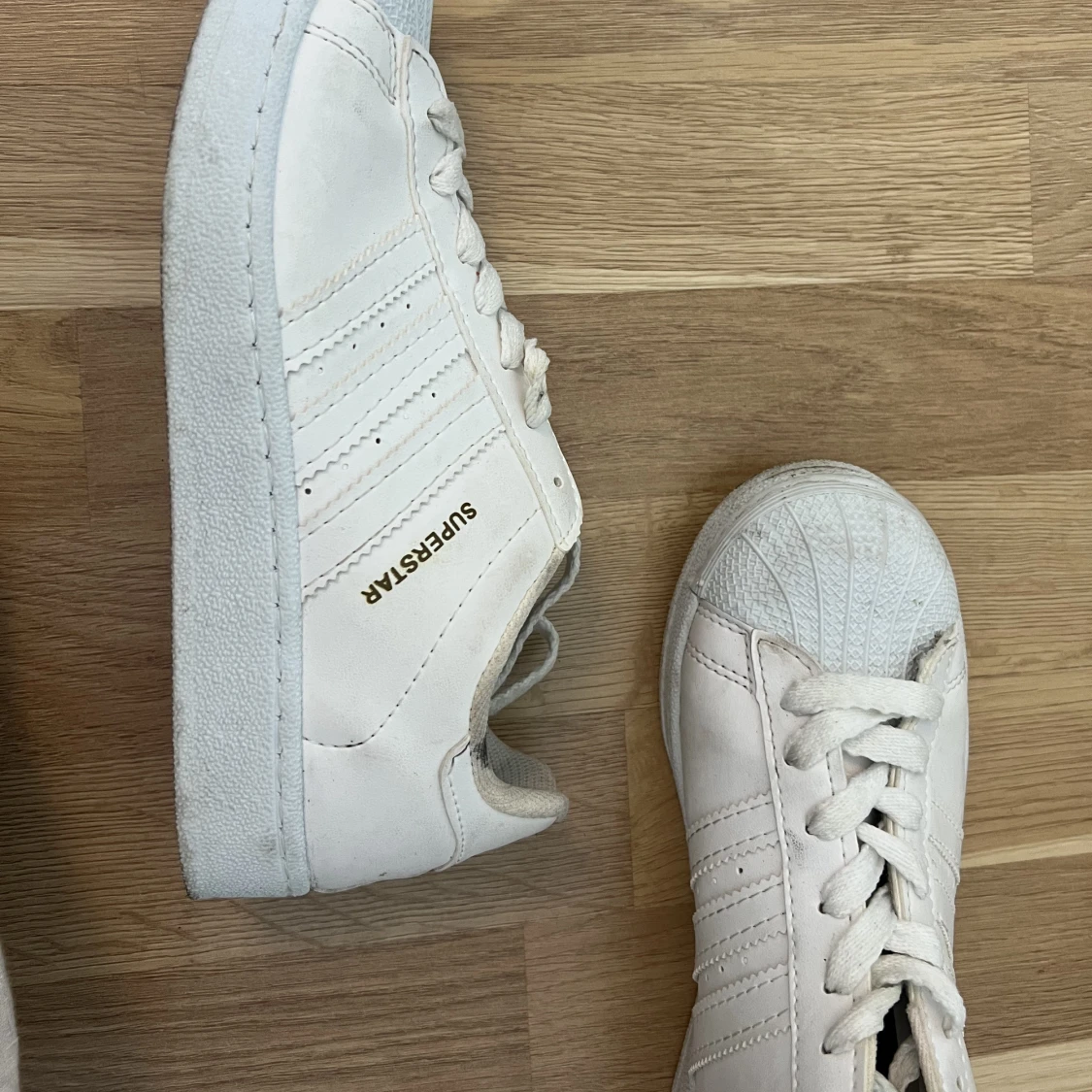 Adidas superstars