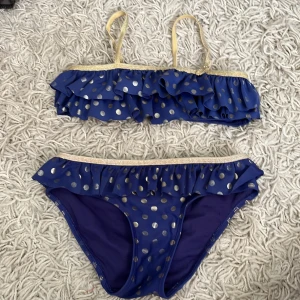 Bikini - Jätte fin bikini från Hm, men finns ej kvar på hemsidan. Säljer pågrund av att den tyvärr är för liten. Jätte bra skick!💘