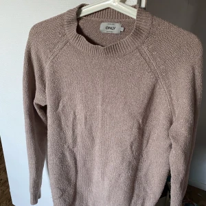 Rosa tröja - En ljusrosa tröja jag har använt x antal gånger men är i mycket bra skick.