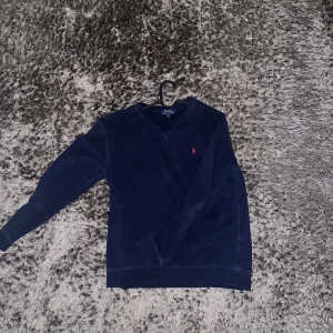Tjocktröja från ralph lauren - Stl 18-20 XL, motsvarar S. Nypris: 1895kr pruta vid snabb affär
