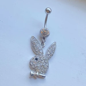 playboy bunny navelpiercing  - självklart aldrig använd