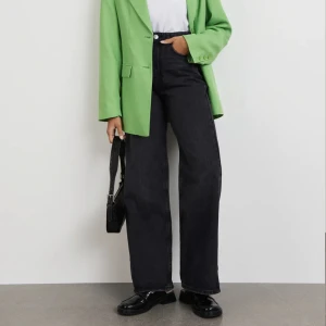 Gina tricot Jeans - Säljer dessa Idun wide jeans från Gina tricot i storlek 36. Använda endast ett fåtal gånger<3