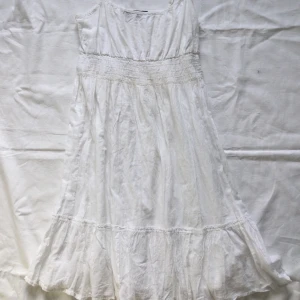 Klänning  - Medellång klänning i storlek S