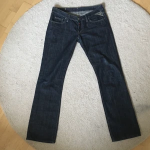 Lowrise replay jeans 💕💕 - Säljer dessa jättesnygga replayjeans som inte passar mig. Tryck inte på köp o det är bara att fråga om ni vi veta måtten ❤️❤️