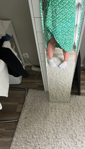 Grön omlottkjol - Säljer en grön omlottkjol. Använder den inte längre men väldigt fin 