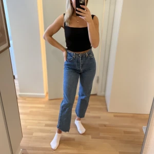 Levi’s-jeans Rincage straight - Levi’s-jeans ribcage straight i fint skick!  W28, L27 Så skön modell och fin passform! Har dessvärre blivit för stora & kommer inte till användning! 