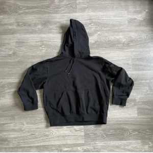Svart hoodie - Svart hoodie