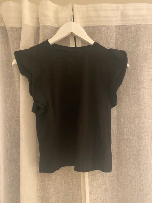 Tröja med volangärmar  - Andvänder inte längre därav säljer jag